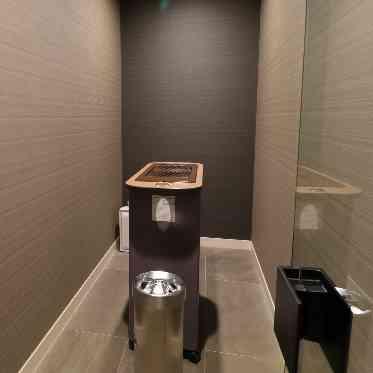 ゲスト控室エリアには「喫煙ルーム」完備