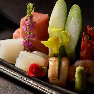 ステラ・デル・アンジェロ 和洋折衷|¥24,000コース|お造り|本鮪大トロと鮮魚の五種末広盛り