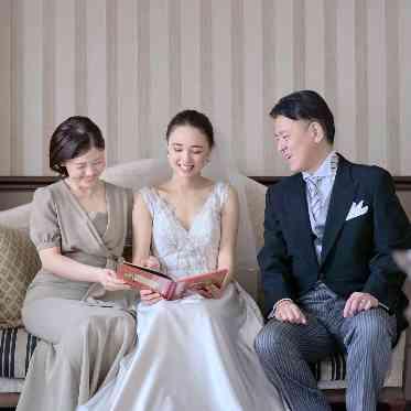 アニヴェルセル 大阪 挙式前にファミリーミートのお時間をご準備、普段言えない気持ちを伝えて