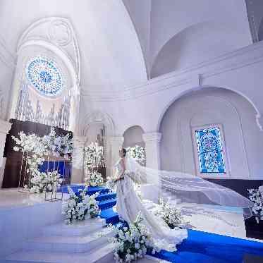 アニヴェルセル 大阪 ロングトレーンがなびく幻想的なお写真が素敵