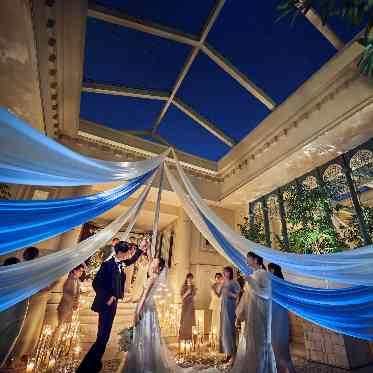 無数のキャンドルが彩る幻想的な空間