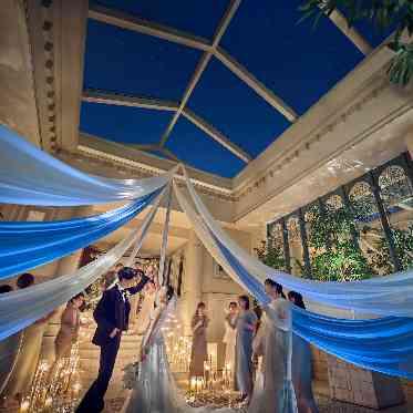 アニヴェルセル 大阪 全天候型のフラワーシャワースペース