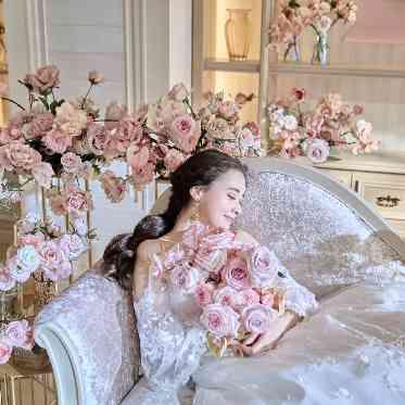 アニヴェルセル 大阪 装花やドレスなど色合いや雰囲気を自由に組み合わせられるのも魅力