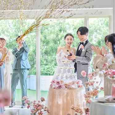 アニヴェルセル 大阪 外には緑が溢れ、どんなシーンも写真映えする☆