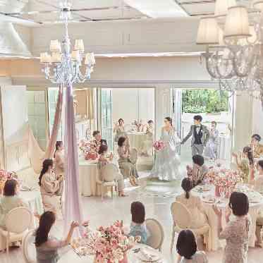 アニヴェルセル 大阪 こだわりいっぱいの空間で憧れを叶えて