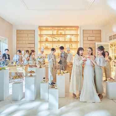 アニヴェルセル 大阪 自然光も入るので明るい雰囲気でパーティーが行える