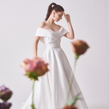 アニヴェルセル 大阪 サテン生地の人気のデザイン