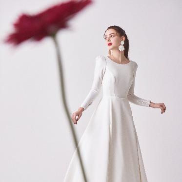 アニヴェルセル 大阪 オシャレな長袖ドレスもお取り扱いしております