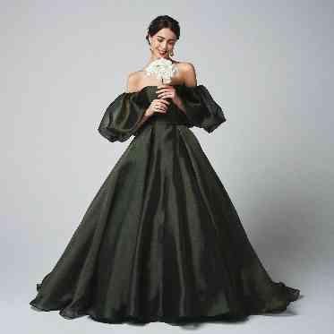 アニヴェルセル 大阪 カーキは印象をぐっと大人にみせてくれます