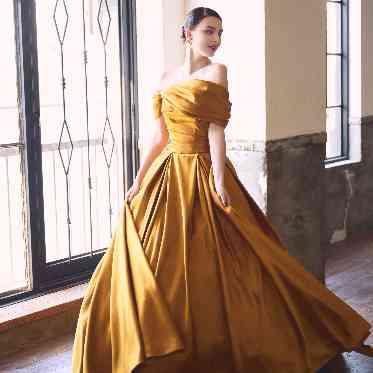 アニヴェルセル 大阪 マスタード色がおしゃれで素敵