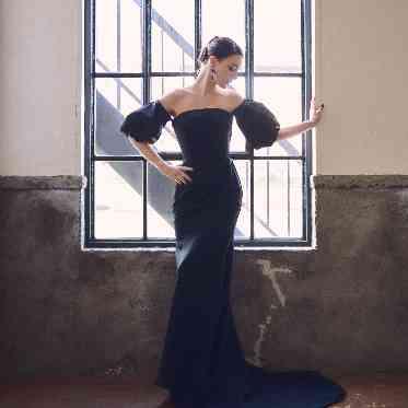 アニヴェルセル 大阪 トレンドのブラックドレスもございます