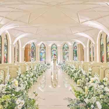 セント・ラファエロチャペル東京 360度ステンドグラスに囲まれた白亜のチャペル