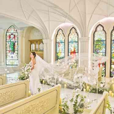 セント・ラファエロチャペル東京 360度ステンドグラスに囲まれた白亜のチャペル