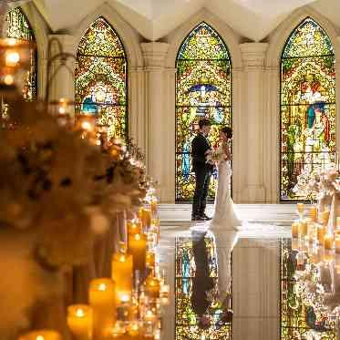 セント・ラファエロチャペル東京 360度ステンドグラスに囲まれた白亜のチャペル