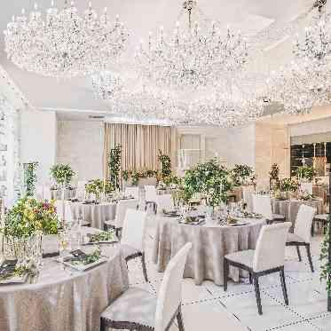 セント・ラファエロチャペル東京 こだわりの詰まった完全貸切の会場。オープンキッチンからお料理でおもてなし