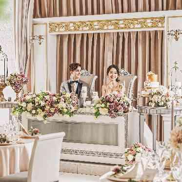 ゲストと近距離で笑顔のパーティーを