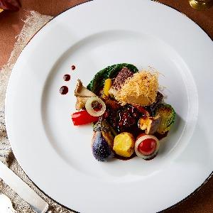 エルブライトハウス 牛フェレ肉のロティーソースヴェルジュテマリーアンヌフォワグラのカダイフ巻と温野菜