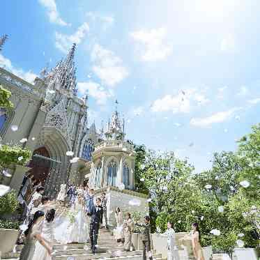 ストリングスホテルNAGOYA 青空の下で祝福のフラワーシャワー