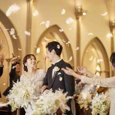 ストリングスホテルNAGOYA 新郎新婦を祝福するフラワーシャワー