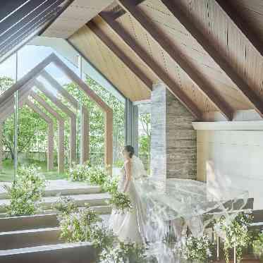 ストリングスホテルNAGOYA 明るい未来をイメージさせる光溢れる祭壇