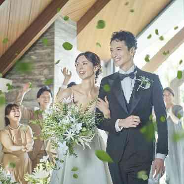 ストリングスホテルNAGOYA 大切なゲストから祝福のフラワーシャワーでお祝いを