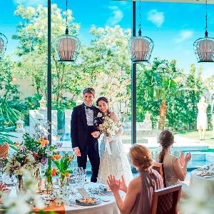 ストリングスホテルNAGOYA ガーデンを背景に