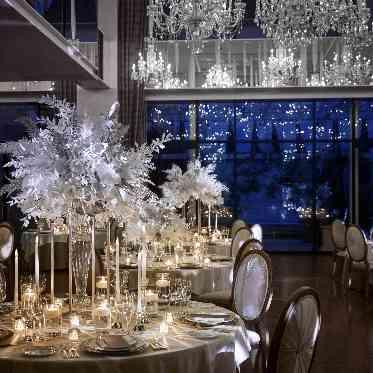 ストリングスホテルNAGOYA キャンドルを使用したコーディネートはシャンデリアと共に、幻想的に