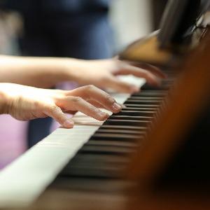 THE CONDER HOUSE(ザ・コンダーハウス) 挙式の生演奏