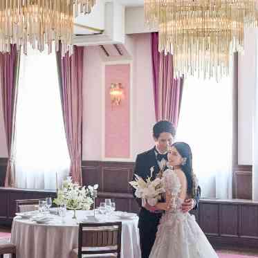 THE CONDER HOUSE(ザ・コンダーハウス) 華やかなシャンデリアが印象的な一番人気の会場