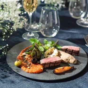 MIRAIE Wedding(ミライエウエディング) シェフが新郎新婦様の思い出の味や故郷の食材等を盛り込みオリジナルフルコースを創作