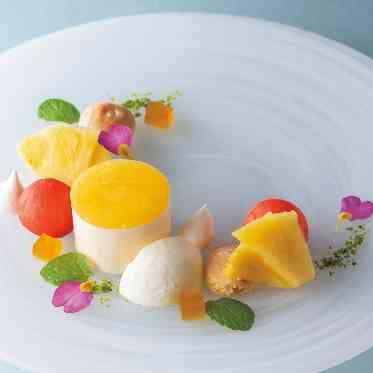 ミライエ専属のパティシエが手掛ける一皿は新郎新婦の思いも込めて