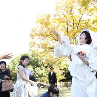 白鳥庭園 THE SHUGEN 菓子まき