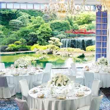 ホテルニューオータニ いっぱいに光が差し込み、日本庭園も望める。その美しさは、まるで絵画のよう。