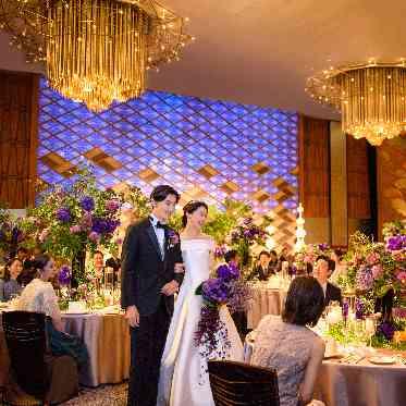 ホテルニューオータニ スケール感のある会場を練り歩き、大切な方々へお披露目。