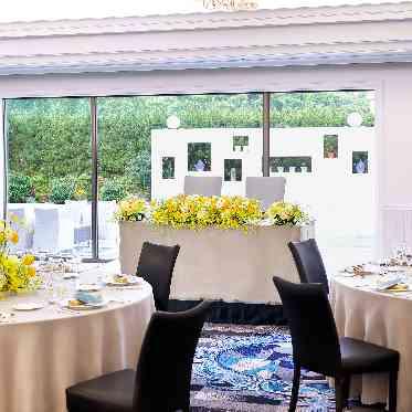 ホテルニューオータニ 唯一のプライベートテラスには噴水が流れ、海外ウエディングのような雰囲気にも。