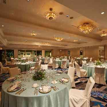 ホテルニューオータニ ナイトウエディングではテラスにイルミネーションが施され、ロマンティックに。