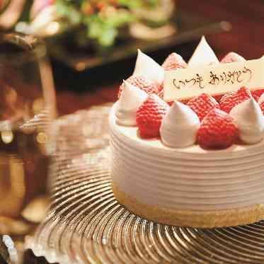 ホテルニューオータニ 節目の記念日にはホテルスタッフが演出のお手伝い。ゲストと共に幸せを綴り続けます