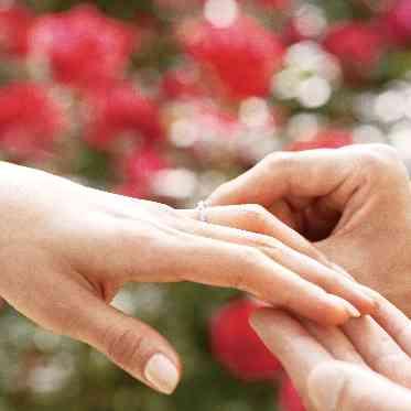 ホテルニューオータニ ガーデンチャペルでの永遠の誓いは、ふたりもゲストも記憶に残る瞬間