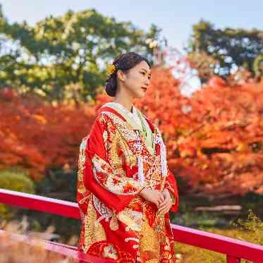 ホテルニューオータニ 太鼓橋、紅葉、色打掛
様々な赤の3重奏