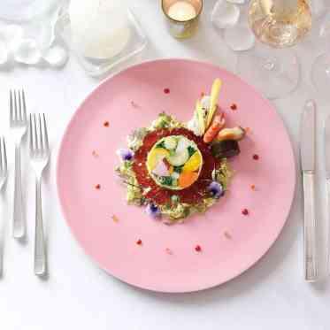 ホテルニューオータニ 最高クオリティで祝福メニューをかたちにし、新郎新婦にかわってゲストをおもてなし