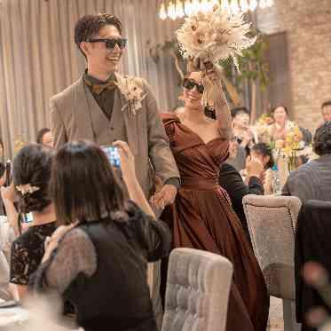 お色直しはお揃いのサングラスで*