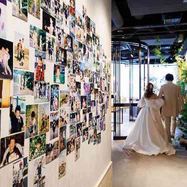 ampersand By LAGUNAVEIL ATELIER(アンパサンド バイ ラグナヴェールアトリエ) 壁面にはたくさんの思い出の写真*