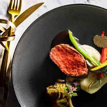 ampersand By LAGUNAVEIL ATELIER(アンパサンド バイ ラグナヴェールアトリエ) 繊細かつ大胆な盛り付けや味わいは、一皿ごとにゲストに感動を与える