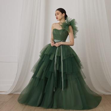 ampersand By LAGUNAVEIL ATELIER(アンパサンドバイラグナヴェールアトリエ) 上品なグリーンがシックな華やかさを添え、写真映えも抜群。