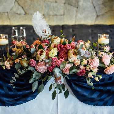 JAM ORCHESTRA メインテーブルのイメージです。お好きなお花がお選びいただけます。