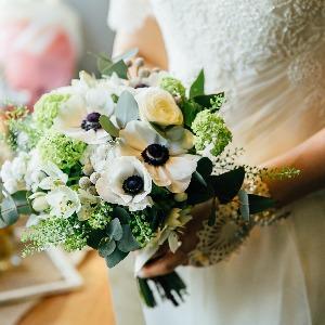 JAM ORCHESTRA アネモネなどお二人のイメージに合わせて、フローリストが丁寧にブーケを作り挙げます