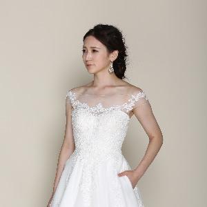 JAM ORCHESTRA オフショルダーのものなど、ドレスラインも様々!