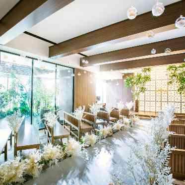 キャトルセゾン浜松 Les Quatre Saisons Hamamatsu 自然光が差し込む温かさに包まれた空間