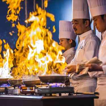 キャトルセゾン浜松 Les Quatre Saisons Hamamatsu 焼きたての香ばしい音や香り、お料理を五感で楽しむレストランクオリティのお料理