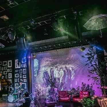 キャトルセゾン浜松 Les Quatre Saisons Hamamatsu 大型のスクリーンで迫力ある映像演出が実現